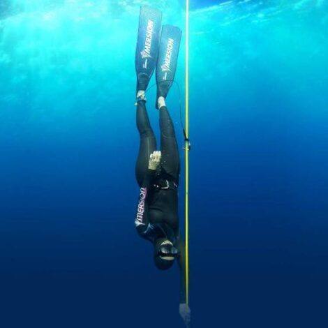 Plongeur équipé par le matériel de la marque Imersion