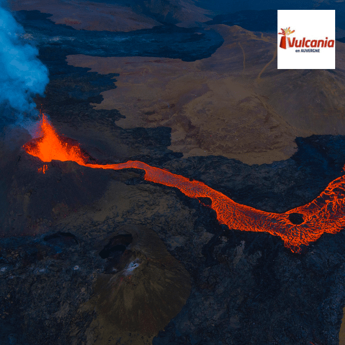 Avec ce service imaginé avec Vulcania et développé par Scopika, vous découvrirez une carte mondiale qui répertorie tous les volcans existants. En utilisant la fonction de recherche, vous pouvez facilement trouver un volcan en saisissant son nom. Les volcans sont également classés visuellement par couleur en fonction de leur niveau d'activité.